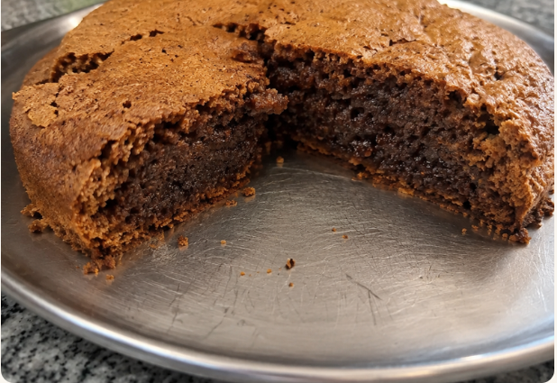 Brownie keto súper húmedo de chocolate