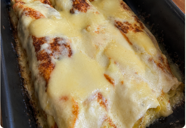 Canelones de pollo con salsa de queso
